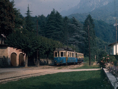 {short description of image}