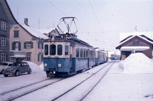 {short description of image}