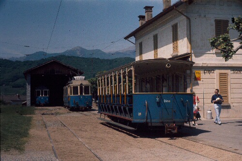 {short description of image}