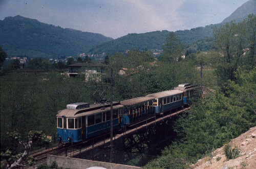 {short description of image}