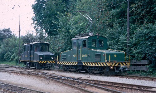 {short description of image}