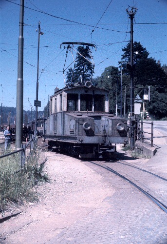 {short description of image}