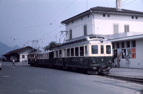 {short description of image}