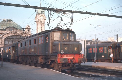 {short description of image}