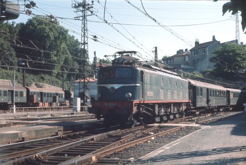 {short description of image}