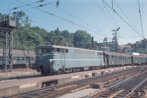 {short description of image}