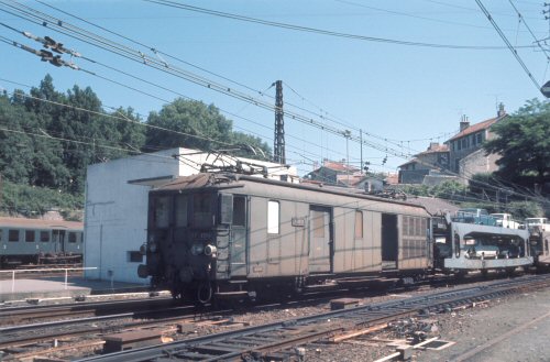 {short description of image}