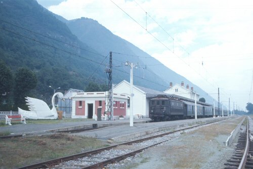 {short description of image}