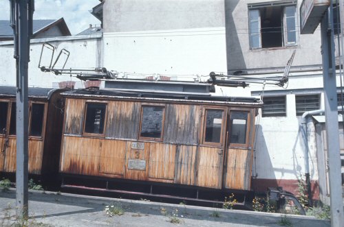 {short description of image}