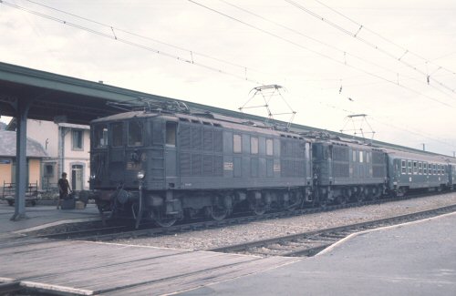 {short description of image}