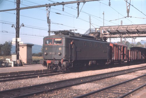 {short description of image}