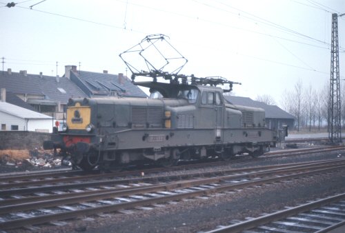 {short description of image}