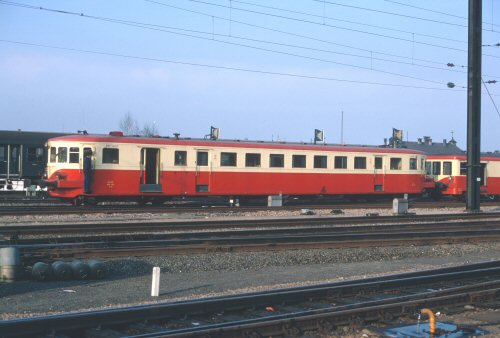 {short description of image}