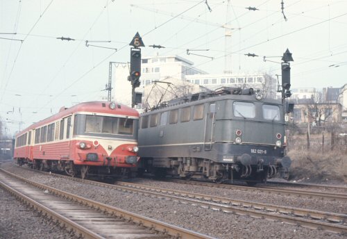 {short description of image}